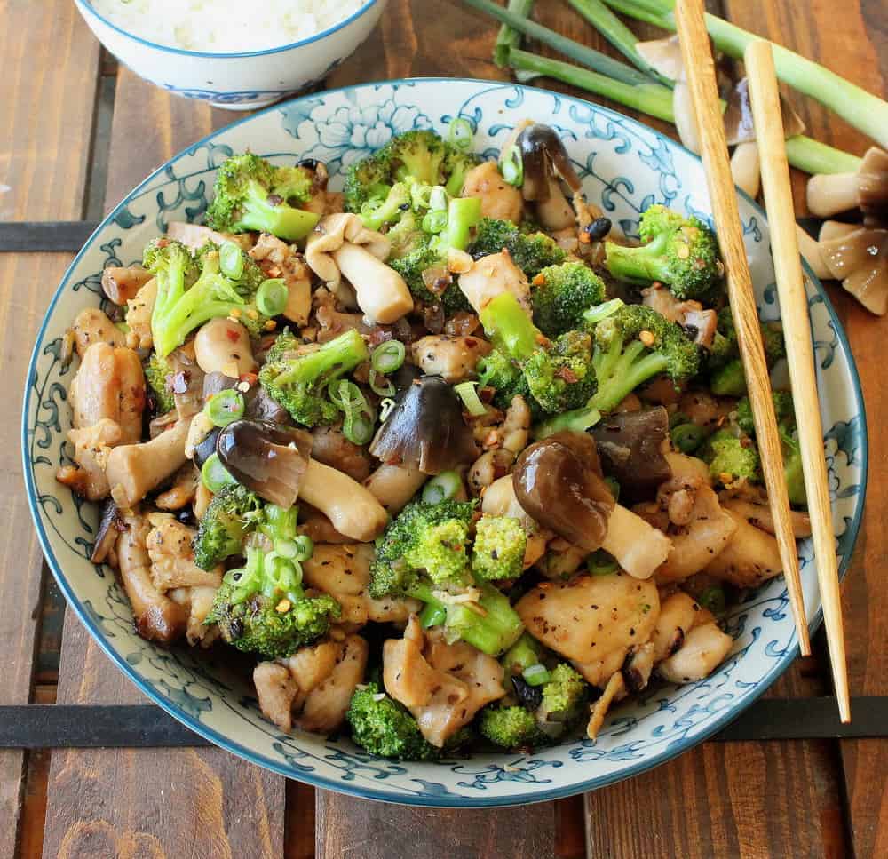 Stir-Fry Chicken with Broccoli and Mushrooms