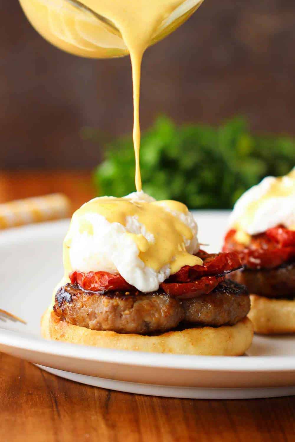 https://howtofeedaloon.com/wp-content/uploads/2017/09/sausage-eggs-blackstone-1.jpg