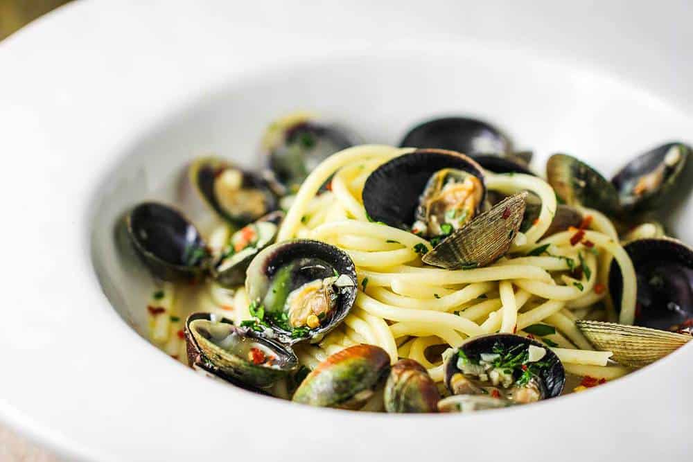 A bowl of spaghetti with clams