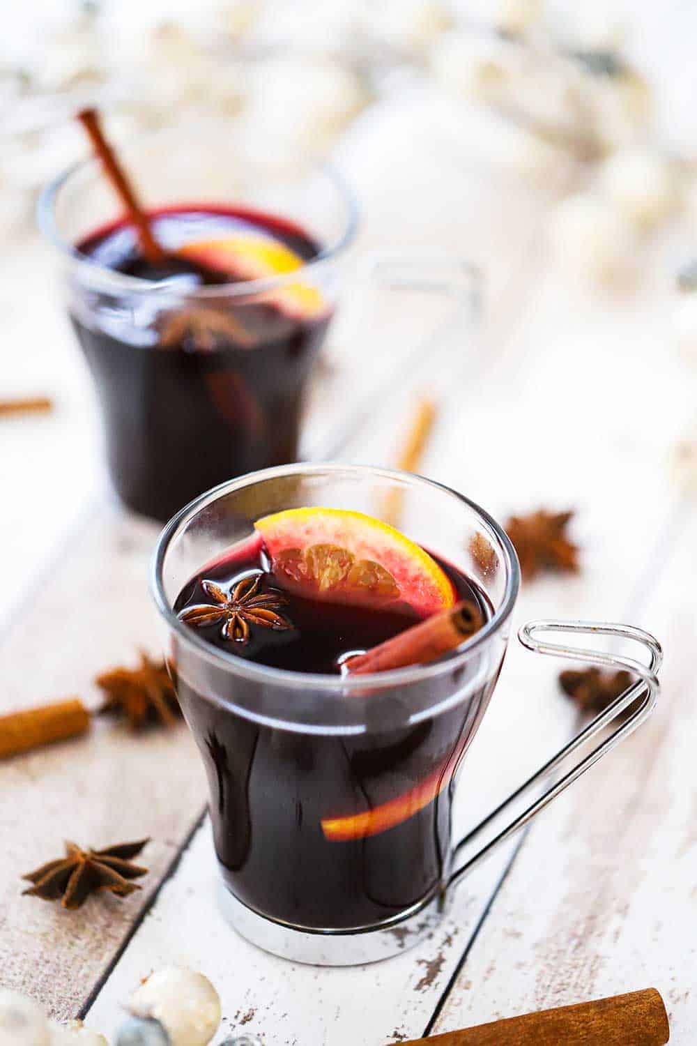 https://howtofeedaloon.com/wp-content/uploads/2020/11/glass-of-mulled-wine-front-view.jpg