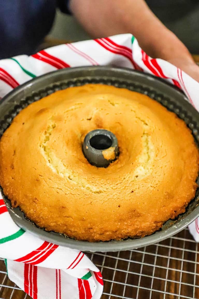Christmas Bundt Cake How To Feed A Loon